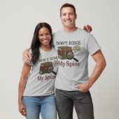 Grappig boek minnaar T-shirt - oordeel niet over m (Unisex)
