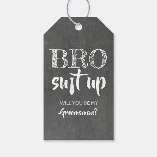Grappig Bro Suit Up Groomsman voorstel Cadeaulabel (Voorkant)