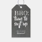 Grappig Bro Suit Up Groomsman voorstel Cadeaulabel (Voorkant)
