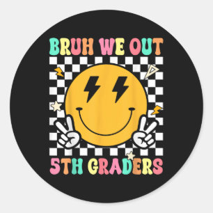 Grappig Bruh We out 5e klassers vijfde klas laatst Ronde Sticker