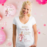 Grappig Bubbly Party Pink Gold Team Bruid T-shirt<br><div class="desc">Maak je klaar om poppen te maken en herinneringen op te halen met dit leuke en flirterige Team Bride shirt! Gepersonaliseerd met de naam van de bruid, is dit aangepaste t-shirt ideaal voor vrijgezellenfeesten, vrijgezellenfeesten en meisjesavonden. Met het speelse citaat "Fueled by Bubbly and Bad Decisions" en een schattige roze...</div>