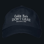 Grappig Cabin Hair Don't Care Custom Town / Lake N Pet<br><div class="desc">Grappige honkbalhoed met de tekst "Cabin Hair Don't Care". Voeg de naam van uw favoriete hut of meer stad (of verwijder). Verander eenvoudig de kleur van tekst en pet. Of je nu naar het noorden gaat naar de hut of een dag op het meer doorbrengt, dit wordt binnenkort je "ga...</div>