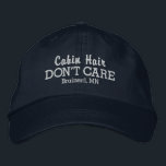 Grappig Cabin Hair Don't Care Custom Town / Lake N Pet<br><div class="desc">Grappige honkbalhoed met de tekst "Cabin Hair Don't Care". Voeg de naam van uw favoriete hut of meer stad (of verwijder). Verander eenvoudig de kleur van tekst en pet. Of je nu naar het noorden gaat naar de hut of een dag op het meer doorbrengt, dit wordt binnenkort je "ga...</div>