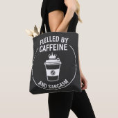 Grappig cafeïne- en sarcastisch citaatontwerp tote bag (Dichtbij)