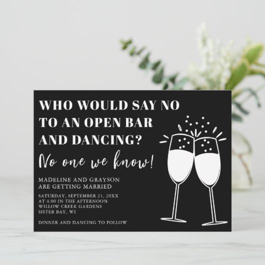 Grappig Casual Open Bar Dancing Bruiloft Uitnodigi Kaart (Staand voorkant)