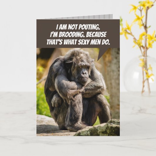 Grappig Chimpansee pouting, want het is een Man di Kaart (Gele Bloem)