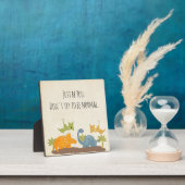 Grappig citaat, ben jij gewoon met Cute Dinosaurs. Fotoplaat (Insitu)