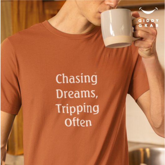 Grappig citaat jagen dromen struikelen vaak typo t-shirt
