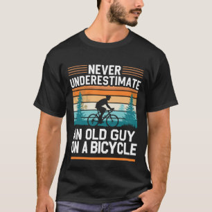 Grappig citaat: Onderschat nooit een oude man T-shirt