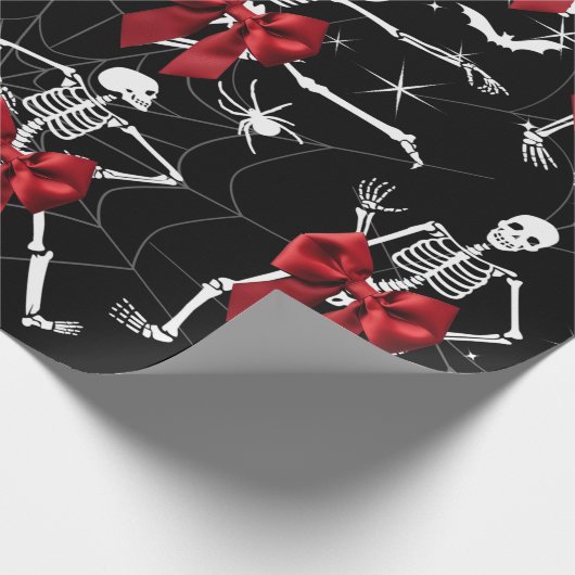 Grappig Dancing Skelton en Red Bow Wrapping Paper Cadeaupapier (Hoek)