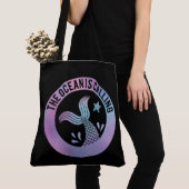 Grappig dat de oceaan Mermaid Galaxy Black noemt Tote Bag (Dichtbij)