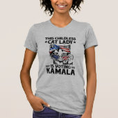 Grappig dat deze kinderloze kattendame op Kamala s T-shirt (Voorkant)