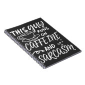Grappig dat deze man op Caffeine en Sarcasm loopt Notitieboek (Rechterzijde)