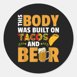 Grappig dat dit lichaam op tacos en bier is gebouw ronde sticker