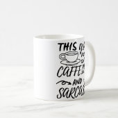 Grappig dat dit meisje op Caffeine en Sarcasm loop Koffiemok (Voorkant rechts)