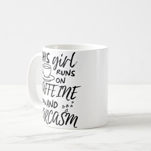 Grappig dat dit meisje op Caffeine en Sarcasm loop Koffiemok (Voorkant links)