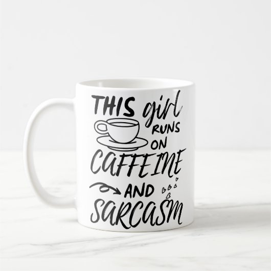 Grappig dat dit meisje op Caffeine en Sarcasm loop Koffiemok (Links)