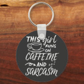 Grappig dat dit meisje op Caffeine en Sarcasm loop Sleutelhanger (Voorkant)
