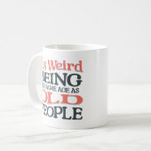 Grappig dat het dezelfde leeftijd heeft als oude m koffiemok (Voorkant links)