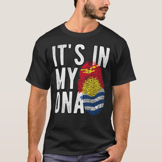 Grappig dat het in mijn DNA Kiribati vlag Fingerpr T-shirt (Voorkant)