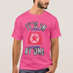 Grappig dat het in mijn DNA Noord-Korea vlag Vinge T-shirt
