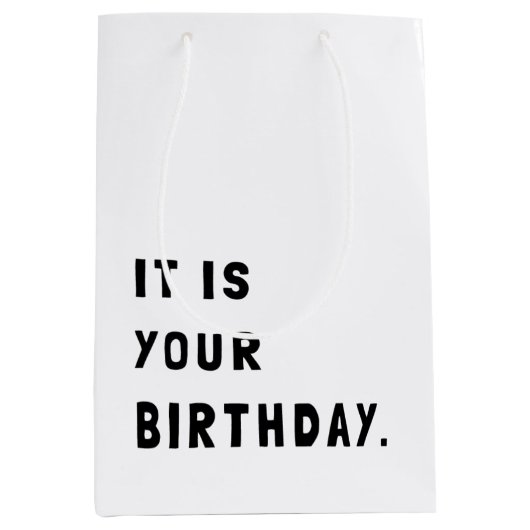 Grappig dat het jouw verjaardag is medium cadeauzakje (Voorkant)