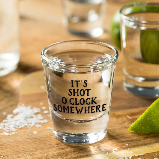 Grappig dat het vijf O'Clock is waar Quote Parody Shot Glas