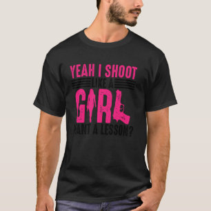 Grappig dat ik als een meisje met Pistool schiet. T-shirt