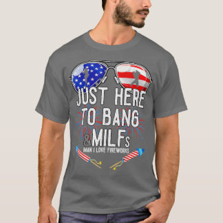 Grappig dat ik hier ben om Amerikaanse vlag Milfs  T-shirt