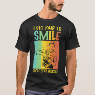 Grappig dat je betaald krijgt voor het smeren van t-shirt