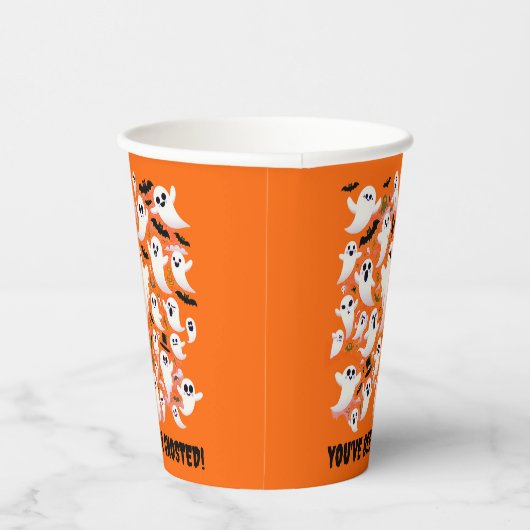 Grappig dat je spookachtige geesten in de vlucht b papieren bekers (Rechts)