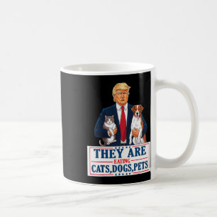 Grappig dat ze de honden eten, de katten de huisdi koffiemok