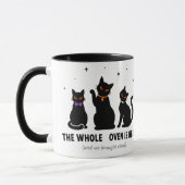 Grappig De hele coven is hier Zwarte katten Hallow Mok (Links)