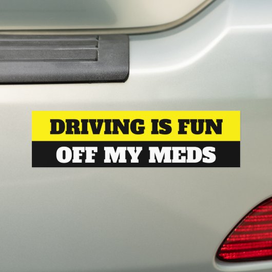 Grappig door mijn medicijnen te rijden bumpersticker (Op auto)