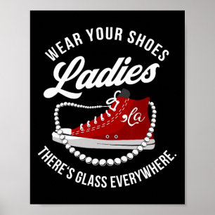 Grappig Draag je schoenen dames er is elke dag gla Poster