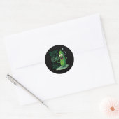 Grappig drukker dan een komkommer in een vrouwenge ronde sticker (Envelop)