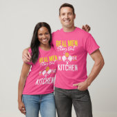 Grappig Echte Mannen blijven uit de keuken. T-shirt (Unisex)