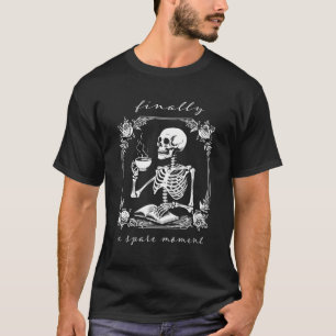 Grappig eindelijk een moment skelet koffie klaar t-shirt