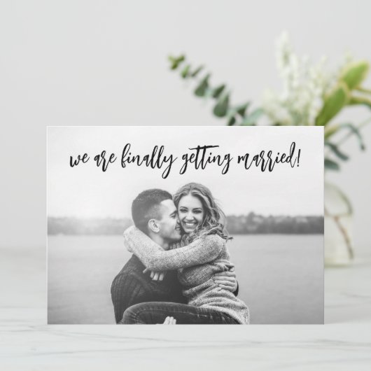 Grappig eindelijk trouwen bruiloft save the date (Staand voorkant)