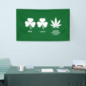 Grappig feest voor jongens op St. Patrick's Spandoek (Beurs)