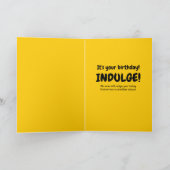 Grappig fotograferen van een luie aap die een bana kaart (Binnen)