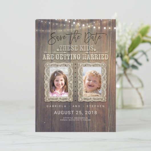 Grappig fotograferen van kinderen | Rustisch hout  Save The Date (Staand voorkant)