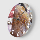 Grappig gebundelde draak dicht bij grote klok (Hoek)