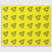 Grappig geel waarschuwingsteken Birthday en Kerstm Cadeaupapier (Vlak)