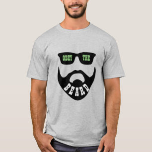 Grappig gehoorzamen de baard (donkere baard groene t-shirt