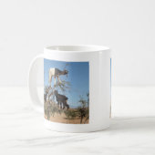 Grappig geit in een boom koffiemok (Voorkant links)