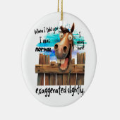 GRAPPIG GEK PAARD KIJKT OVER HET HEK KERAMISCH ORNAMENT (Rechts)