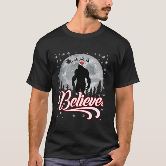 Grappig Geloof Kerstmis Bigfoot Santa Hat Moon Sce T-shirt (Voorkant)