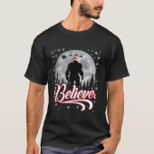 Grappig Geloof Kerstmis Bigfoot Santa Hat Moon Sce T-shirt (Voorkant)