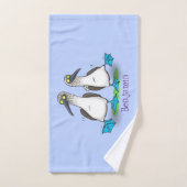 Grappig, gelukkig blauw gefundeerde cartoon die op bad handdoek (Handdoek)